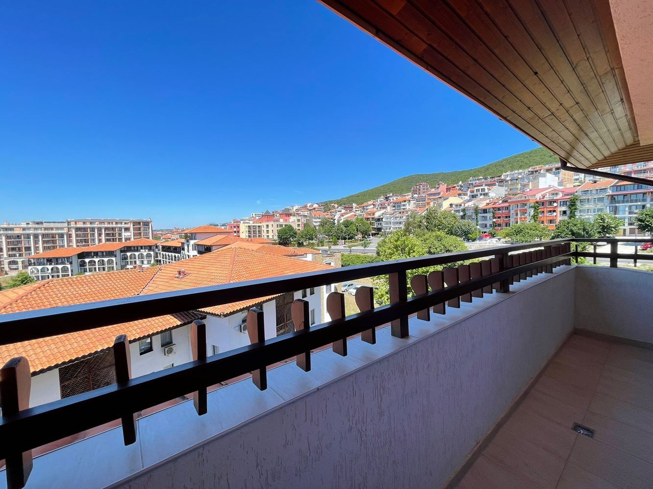 Panoramatický apartmán se třemi ložnicemi jen pár kroků od moře a jachtařského přístavu ve Sveti Vlas