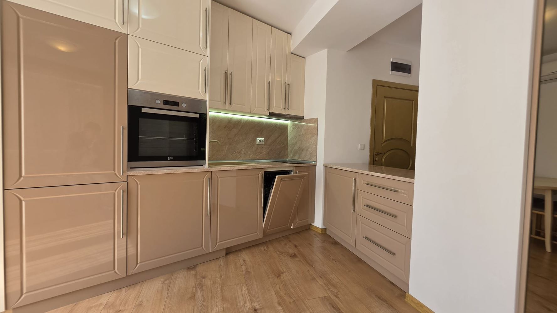 Stylový apartmán s jednou ložnicí, funkční dispozicí, komfortem a klidnou atmosférou letoviska