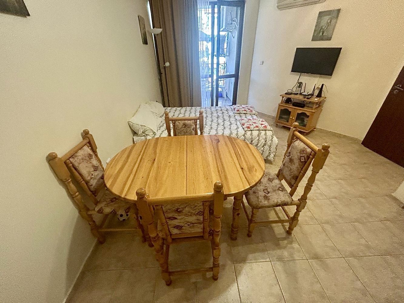 Prostorný apartmán s jednou ložnicí a výhledem do zeleně v Nesebaru – připravený k nastěhování