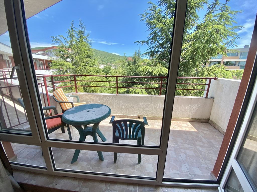 Studio na první linii v komplexu v Elenite – moře, hory a dovolenkový komfort v jednom