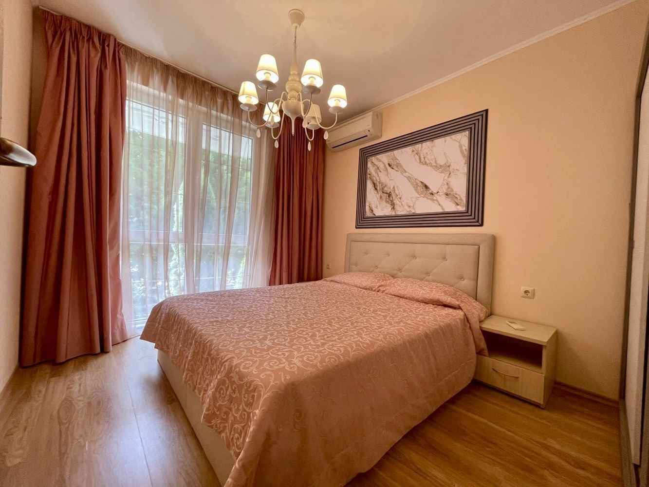 Luxusní mezonet se zahradou v elitním komplexu – komfort a relaxace blízko moře