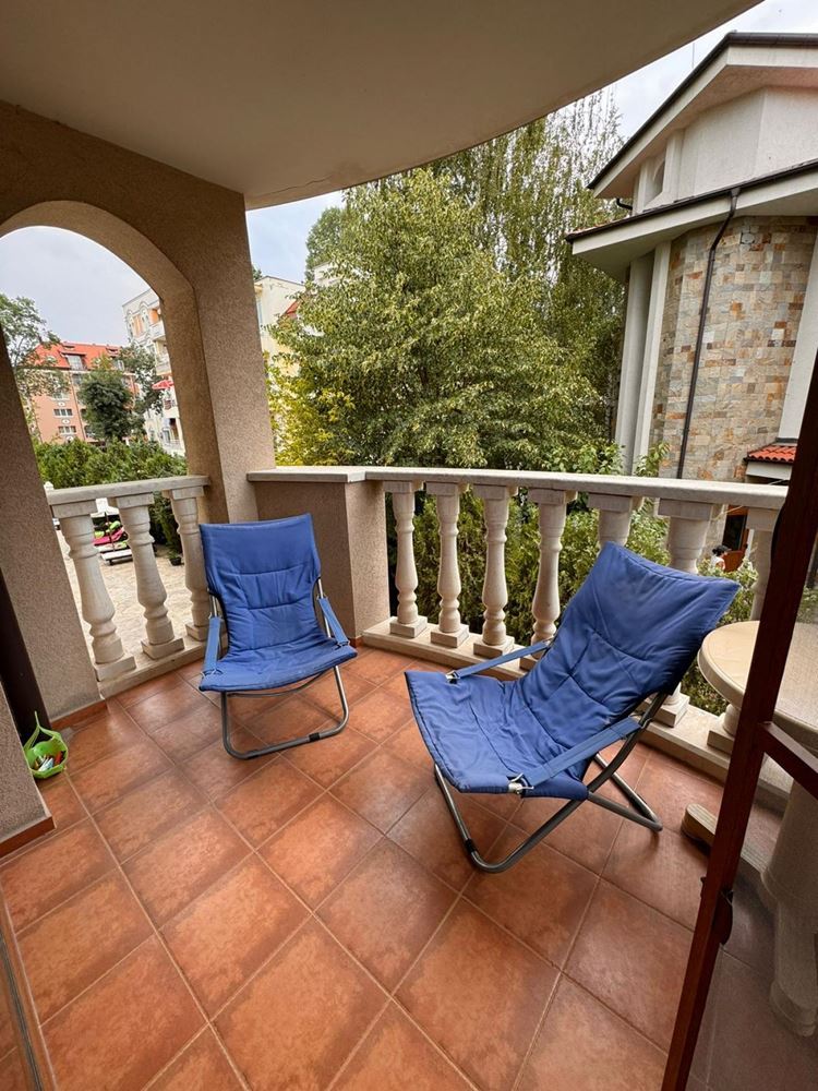 Prostorný apartmán s jednou ložnicí v celoročním komplexu – vynikající volba pro bydlení a investici