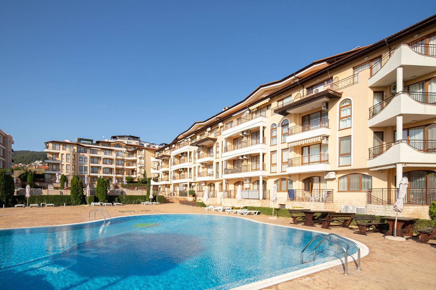 Dvoupokojový apartmán 100 m od moře ve Sveti Vlas – vysoká kvalita života, klid a vynikající lokalita