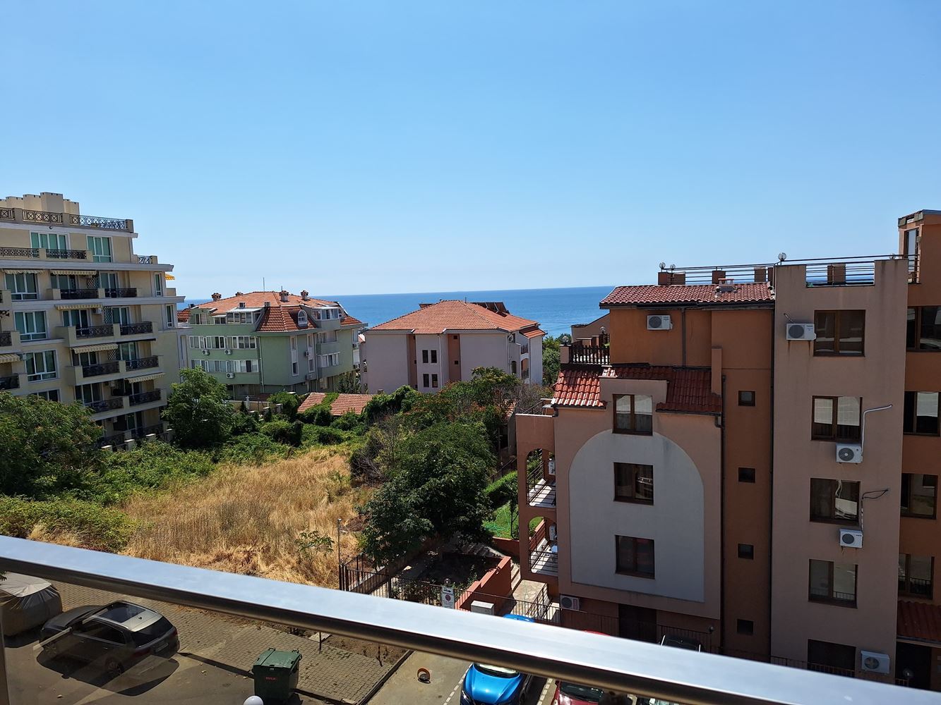 Prostorný apartmán se dvěma ložnicemi a parkovacím místem 200 metrů od moře ve Sveti Vlas