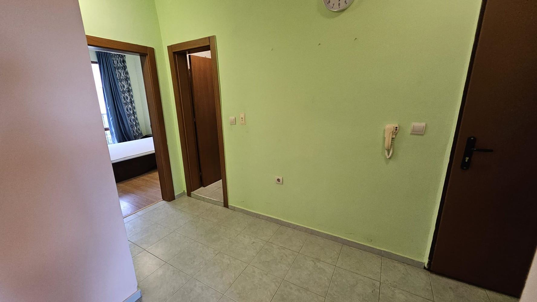 Prostorný apartmán se dvěma ložnicemi v Primorsku – komfort, klid a nízký poplatek za údržbu