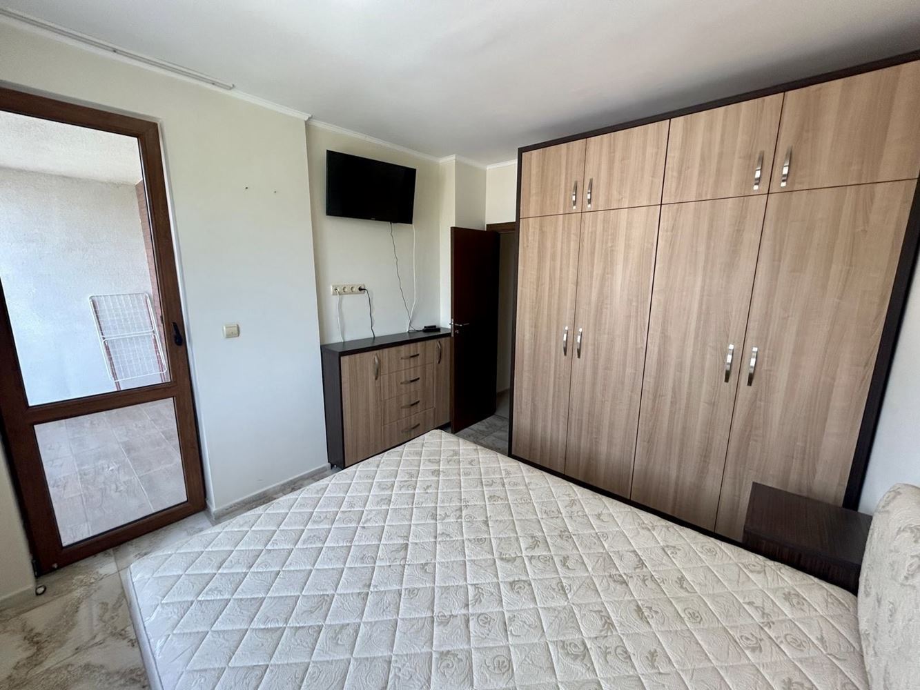Prostorný apartmán se dvěma ložnicemi v Nesebaru – dvě terasy a možnost třetí ložnice