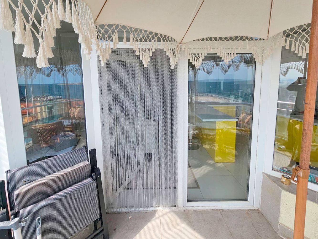 Luxusní třípokojový apartmán s výhledem na moře na první linii v Ravdě – 114 m², dvě terasy a maximální komfort