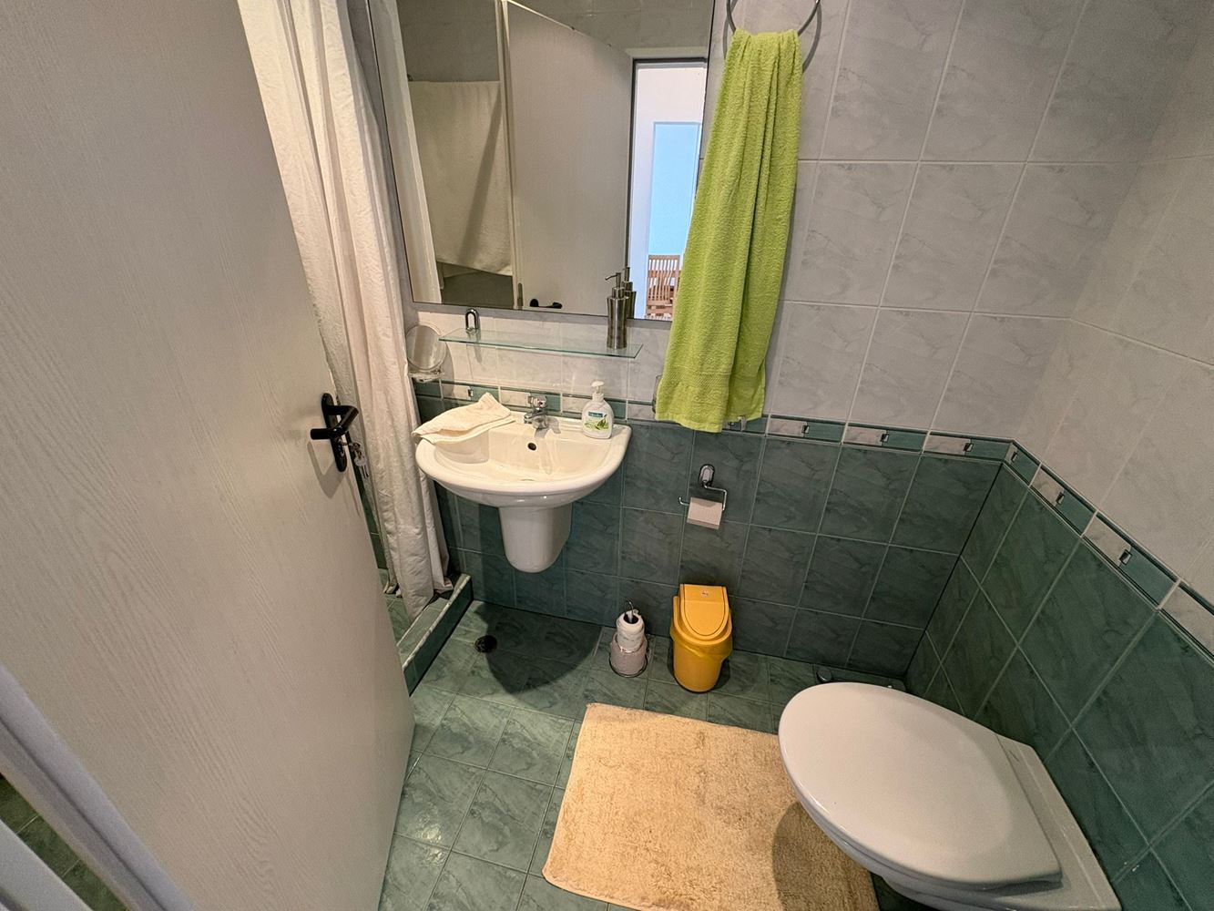 2pokojový apartmán s přímým výhledem na moře ve Svatém Vlasu – komfort, klid a resortový životní styl