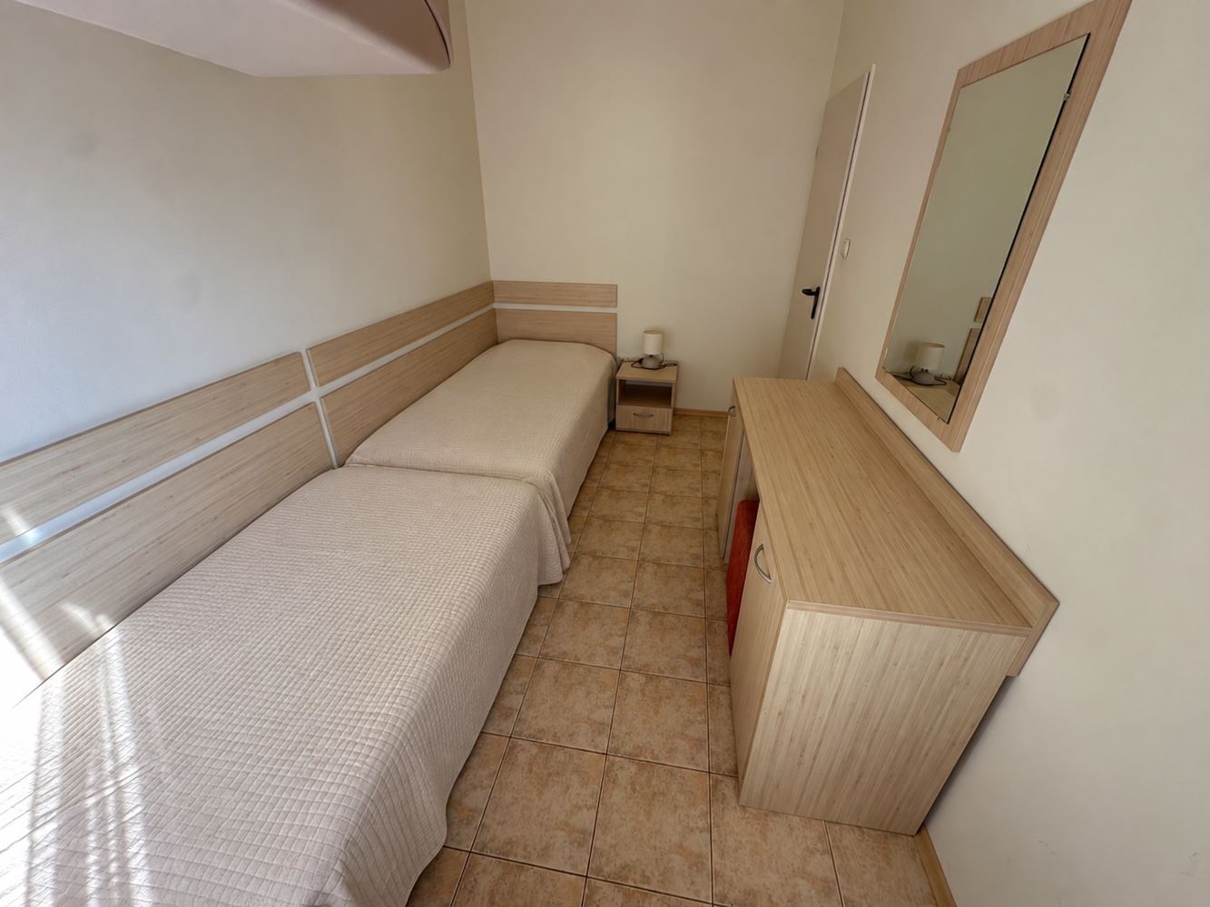 Apartmán se dvěma ložnicemi ve Sveti Vlas – komfort, klid a výborná lokalita