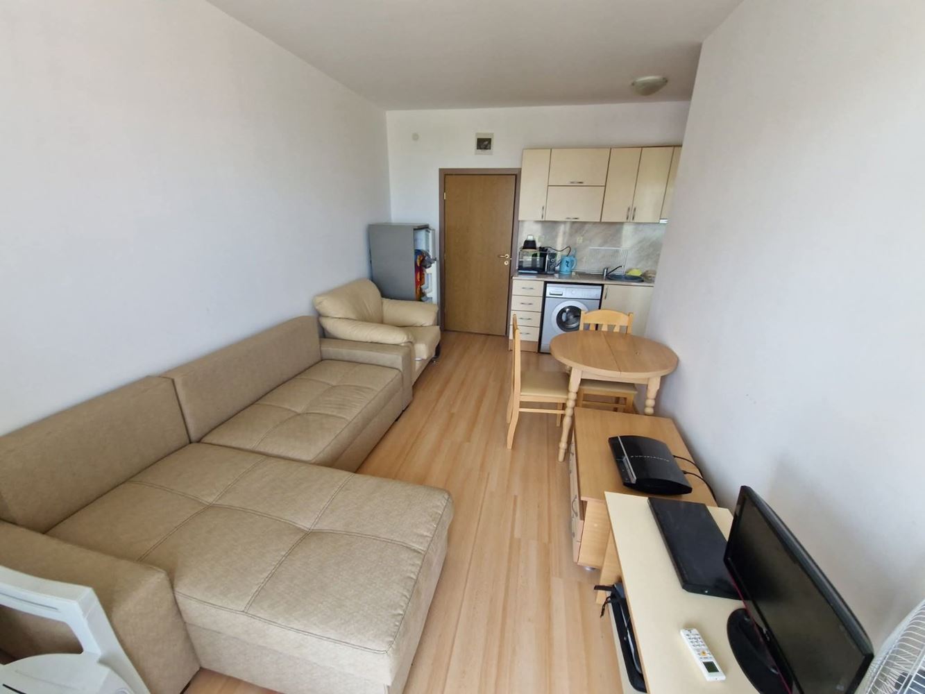 Apartmán s jednou ložnicí s výhledem na bazén v perfektně udržovaném komplexu – ideální pro dovolenou i investici