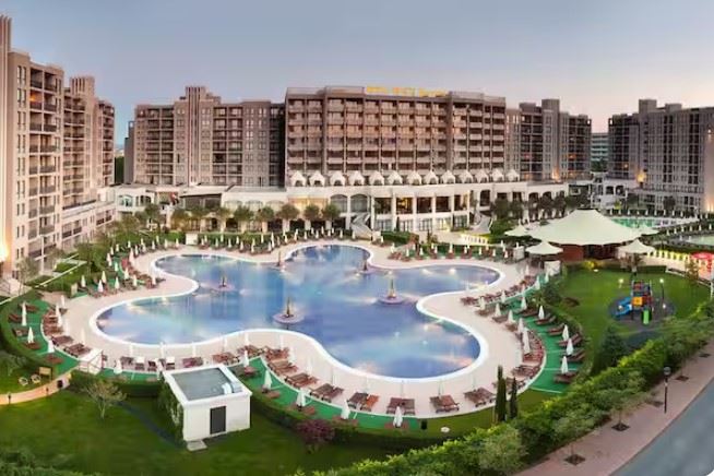 Exkluzivní studio se zahradou a přímým přístupem k bazénu – 100 m od moře ve Slunečném pobřeží