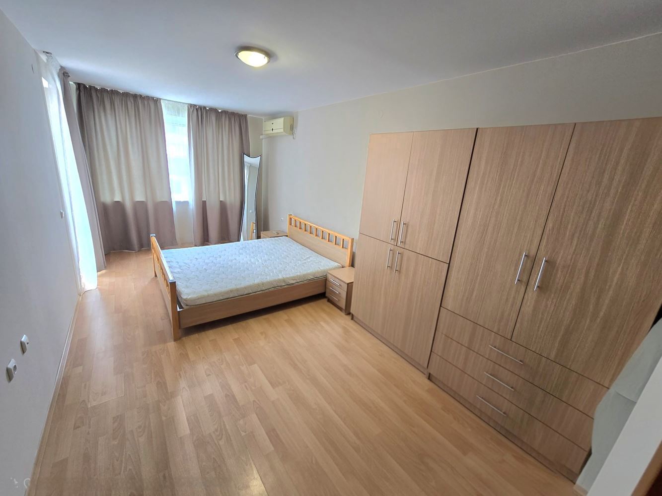 Nádherný apartmán s jednou ložnicí ve Sveti Vlas s výhledem na moře – vynikající investice jen pár kroků od pláže