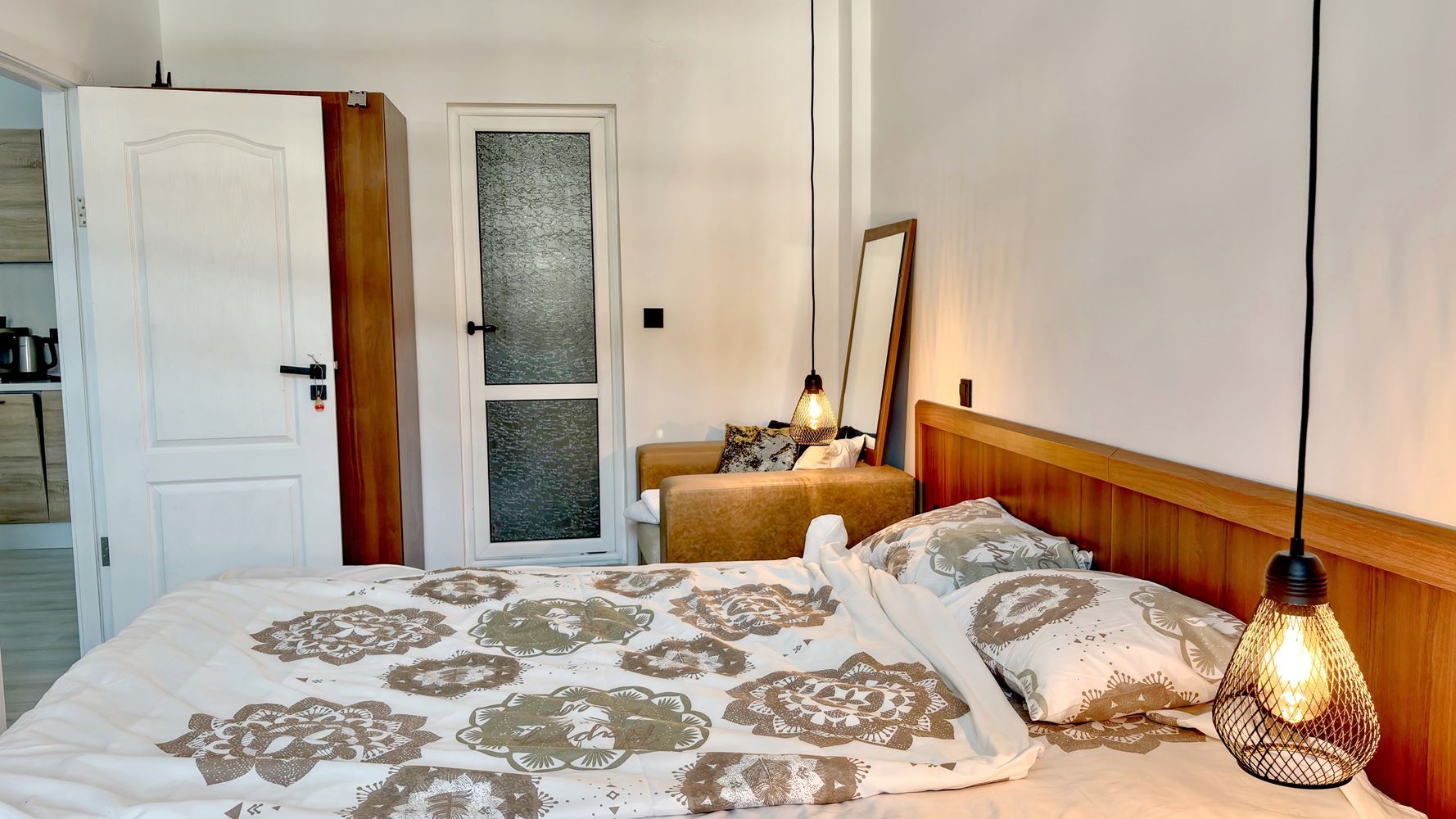 Stylový apartmán s jednou ložnicí 100 metrů od pláže na Slunečném pobřeží – komfort, luxus a skvělá lokalita