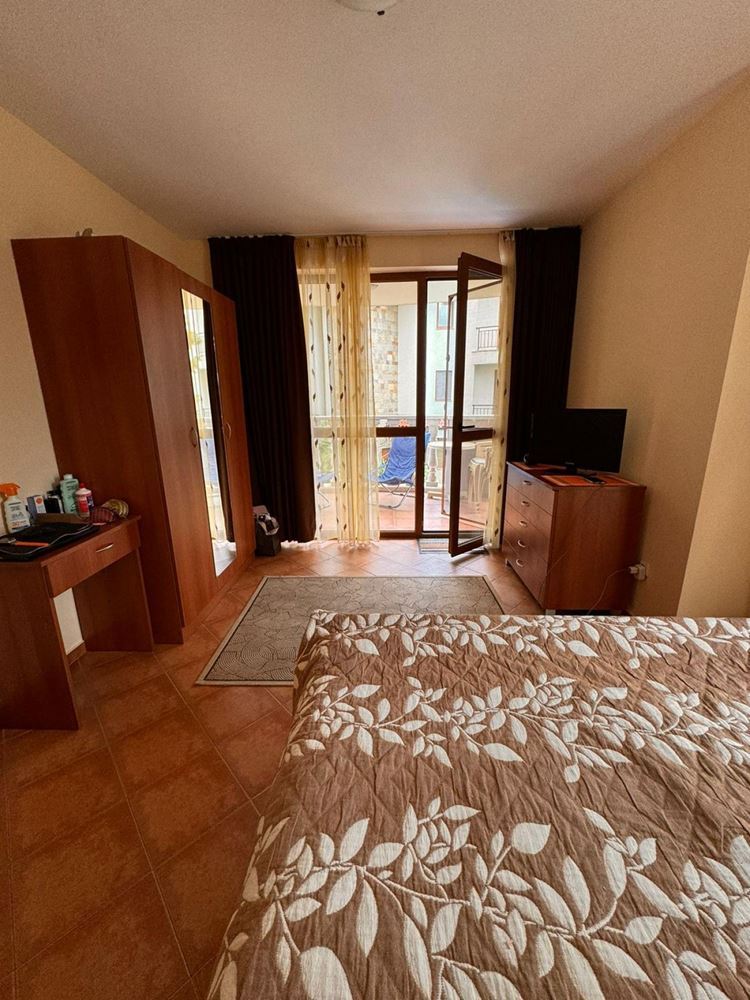 Prostorný apartmán s jednou ložnicí v celoročním komplexu – vynikající volba pro bydlení a investici