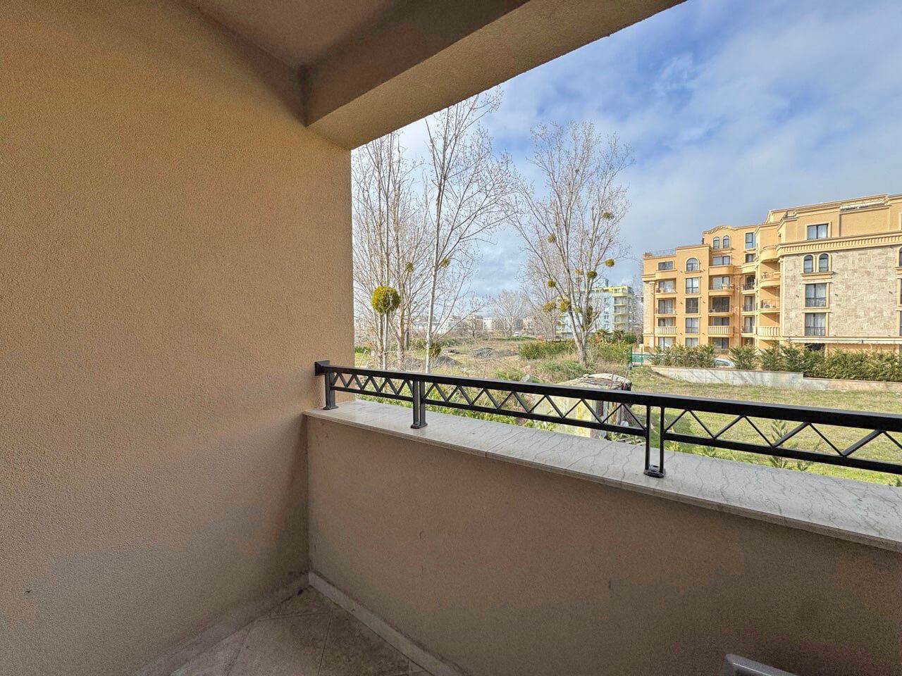 Světlé studio v luxusním komplexu – skvělý komfort u bazénu