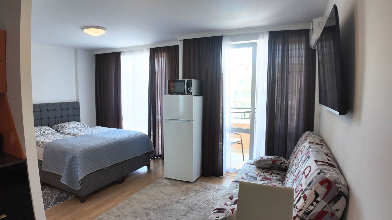 Stylové a prostorné studio v prestižním komplexu na Slunečném pobřeží – komfort a luxus u moře
