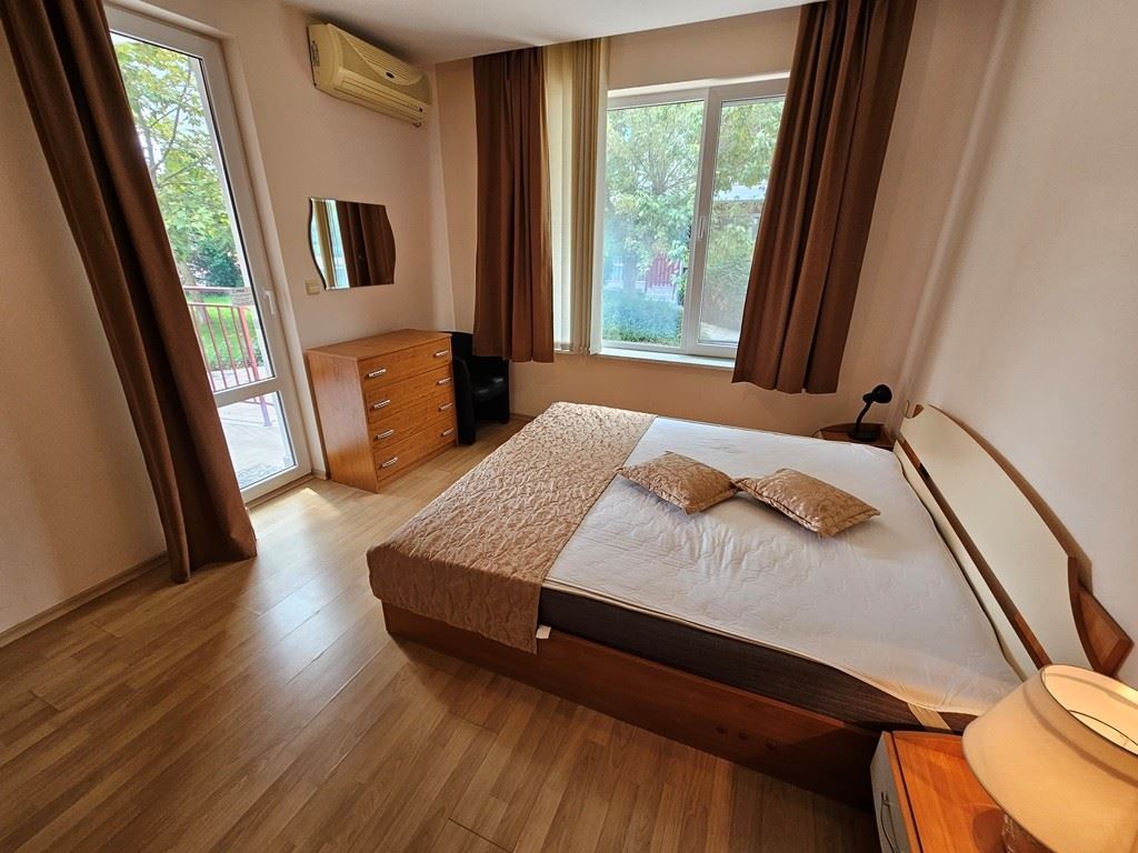 Apartmán s jednou ložnicí na první linii u moře v hlídaném komplexu v Elenite