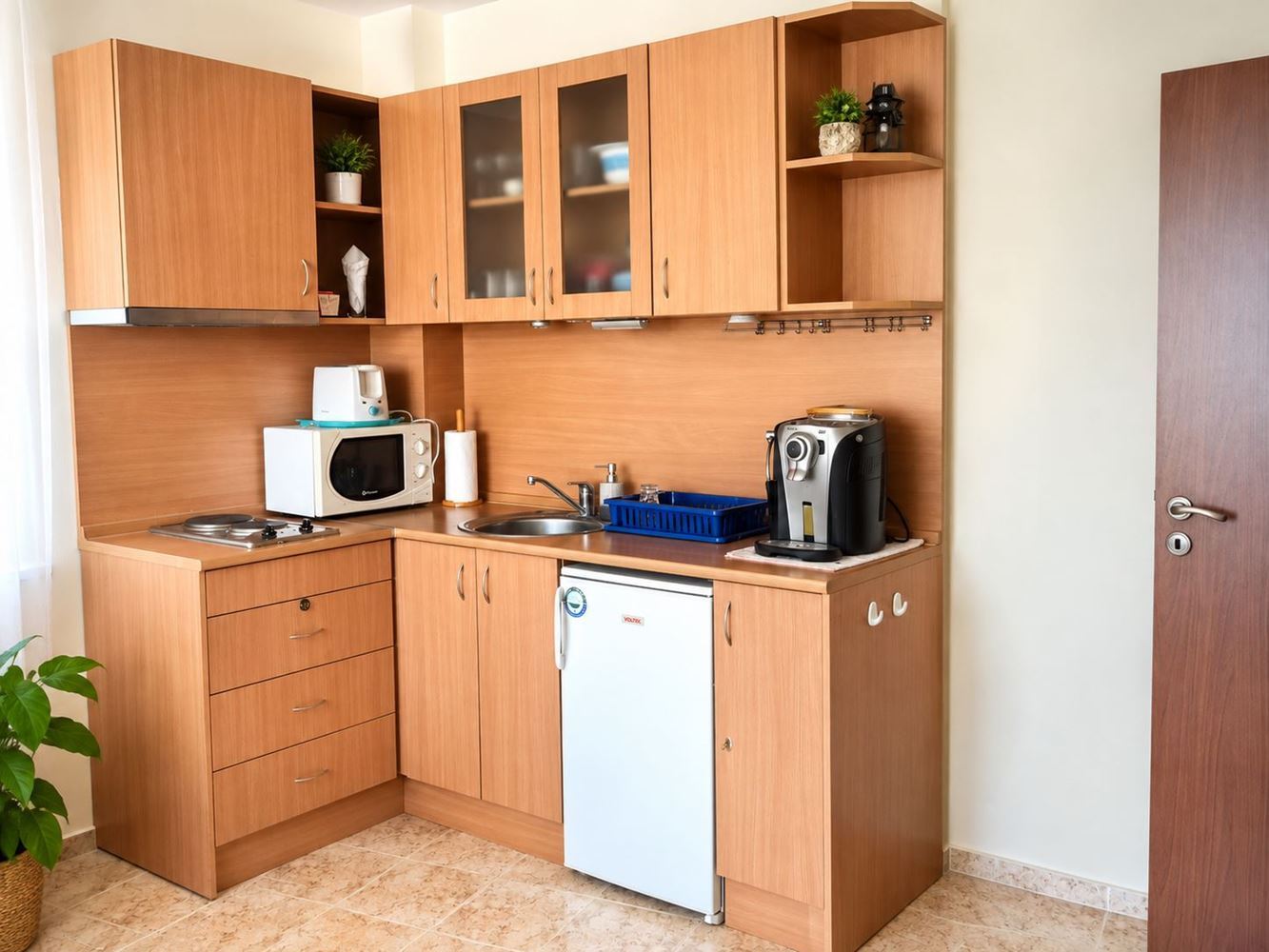 Moře před oknem a bazén před budovou – krásný apartmán v Ravdě, připravený k okamžitému užívání