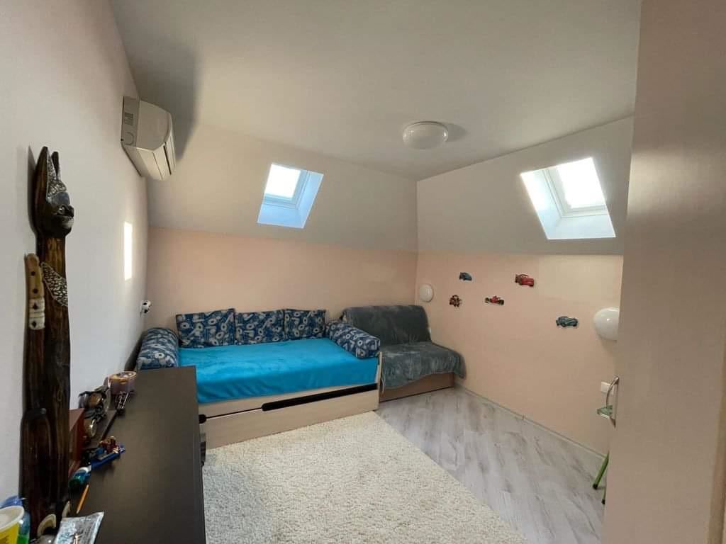 Panoramatický byt se dvěma ložnicemi s výhledem na moře v Ravdě – světlo, prostor a nízký poplatek za údržbu