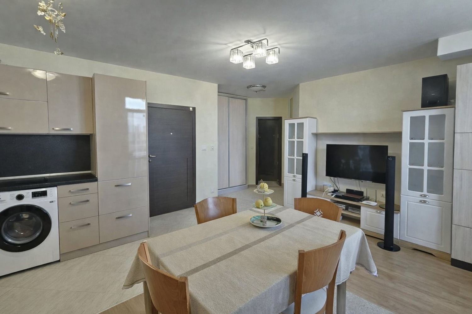 Prostorný byt s jednou ložnicí s panoramatickým výhledem na solné pláně a moře v Pomorie