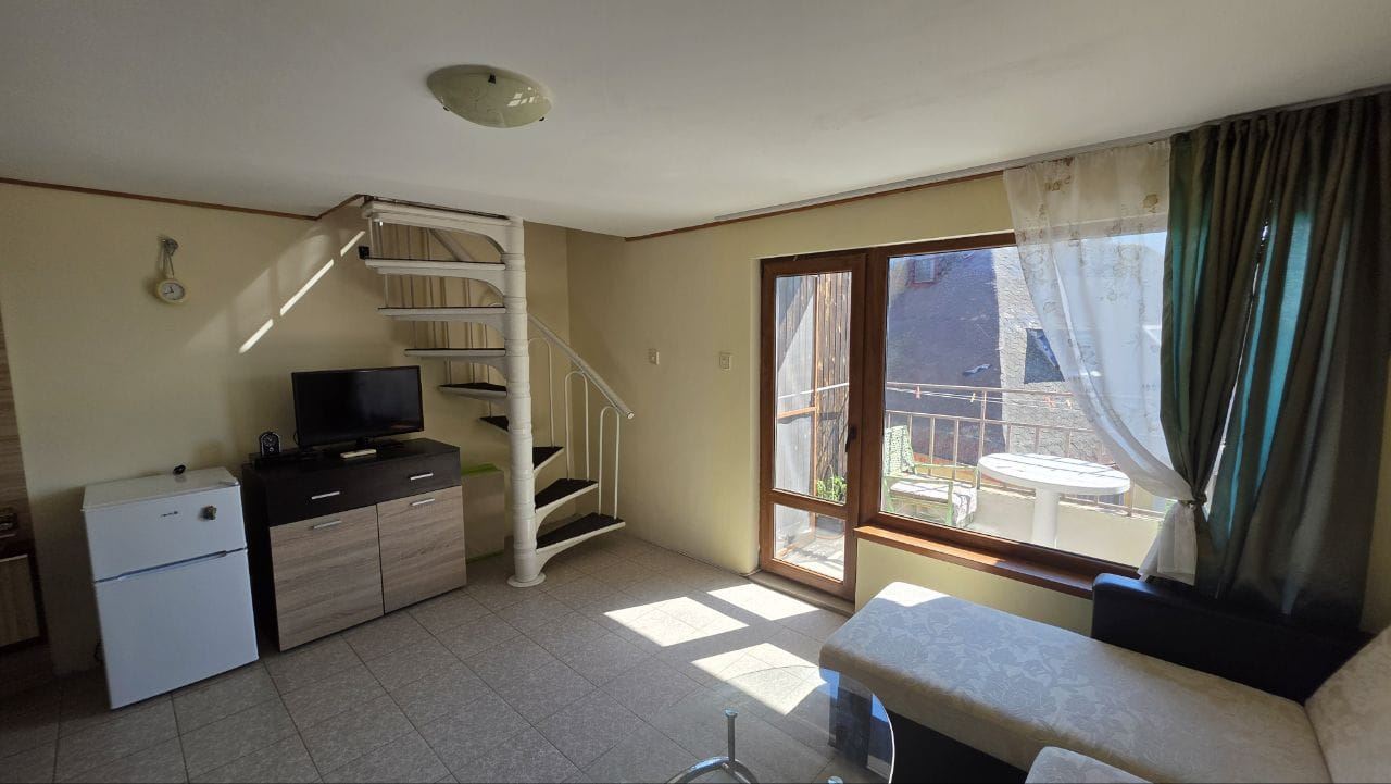 Dvoupodlažní apartmán s výhledem na moře v Pomorie – bez poplatku za údržbu