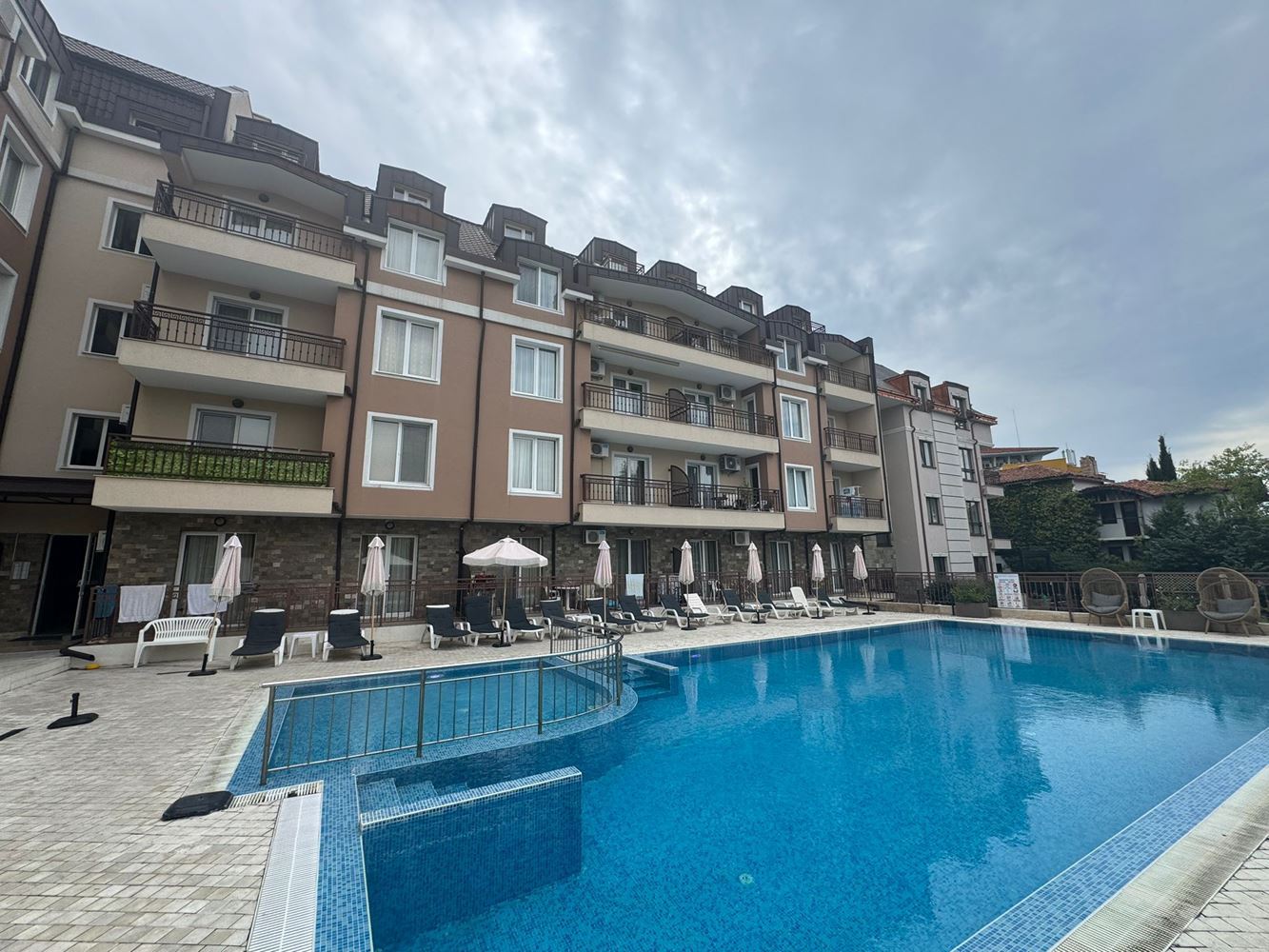 Prostorný apartmán s jednou ložnicí v elegantním komplexu na Slunečním pobřeží