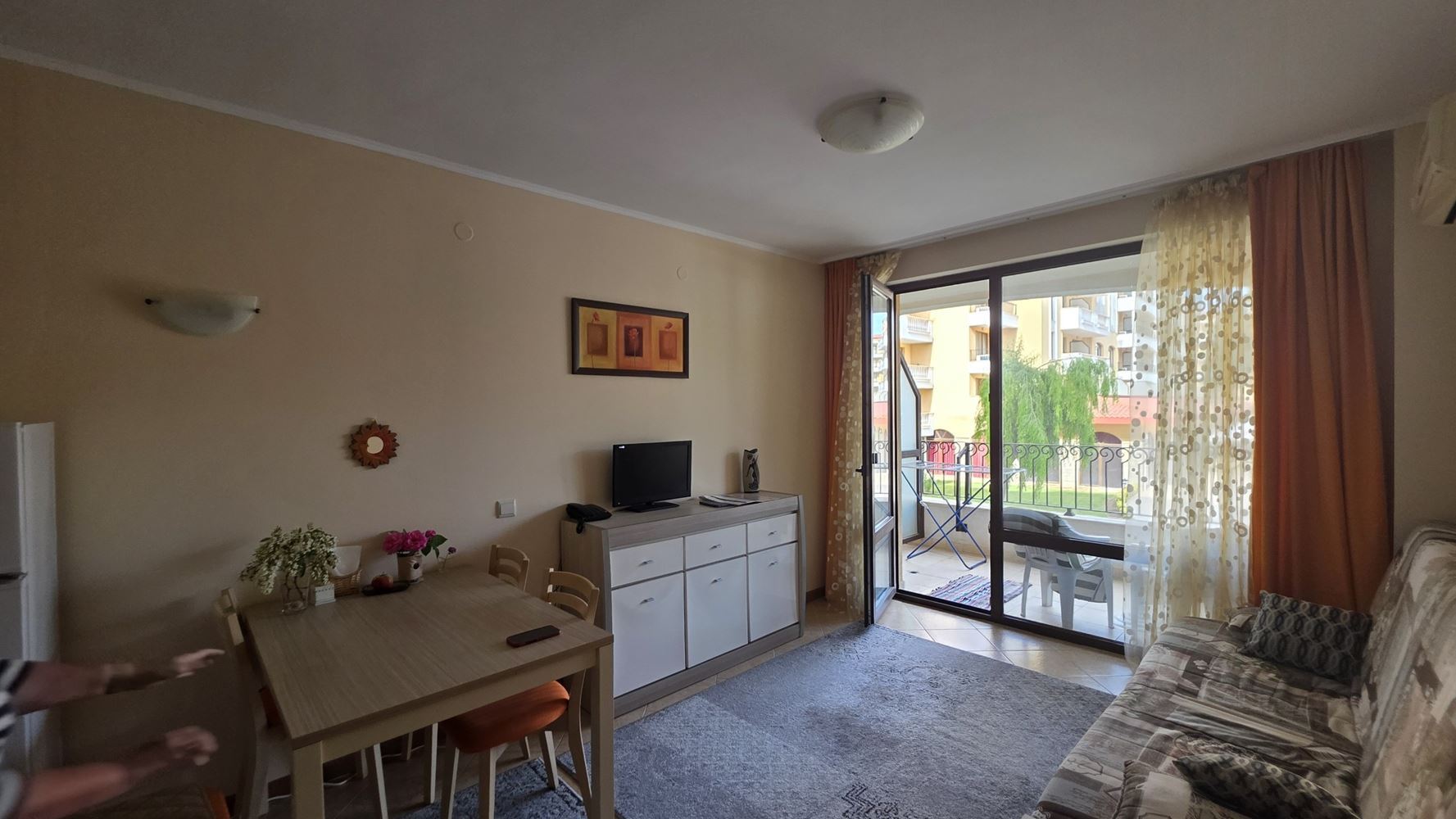 Luxus, komfort a skvělá investice – apartmán s jednou ložnicí a výhledem na bazén v prestižním komplexu na Slunečném pobřeží