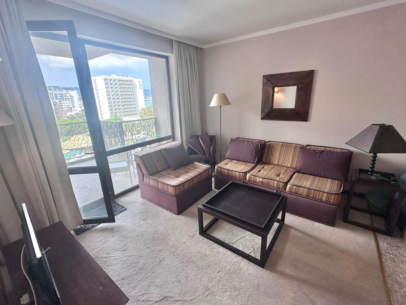 Luxusní apartmán s jednou ložnicí a panoramatickým výhledem na moře v prestižním komplexu na Slunečném pobřeží