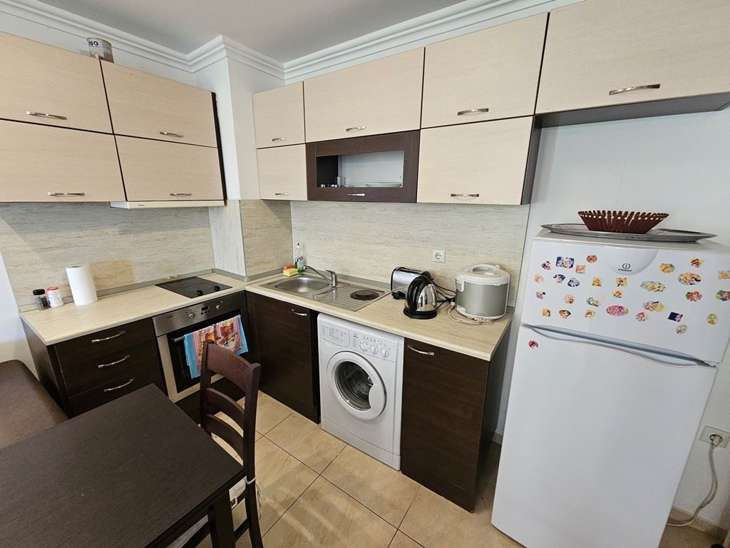 Luxus na první linii – stylový byt s verandou, soukromou zahradou a výhledem na moře ve Sveti Vlas