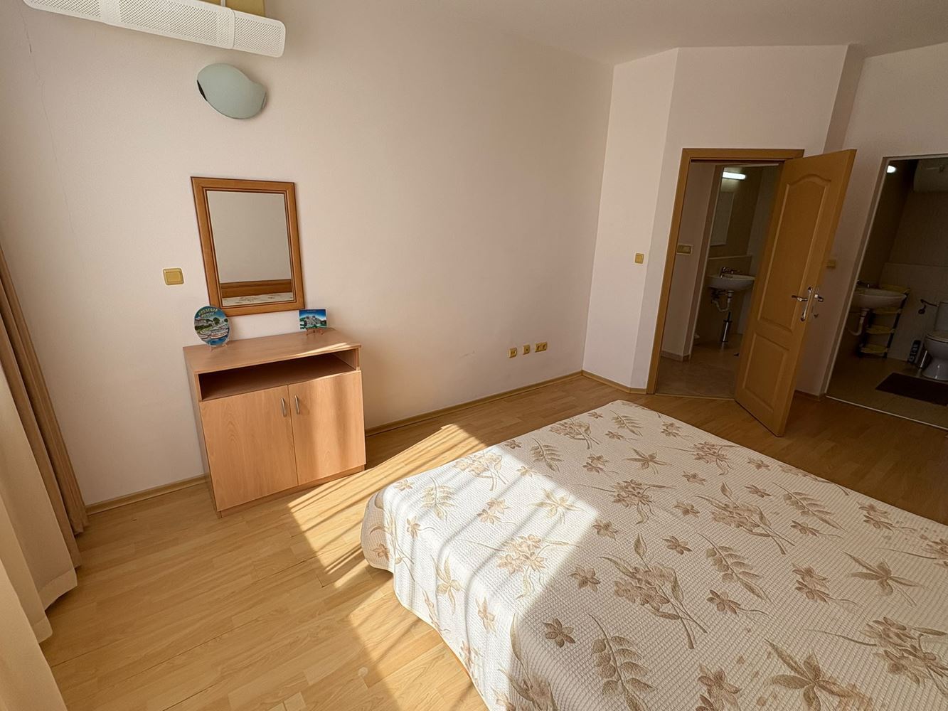 Apartmán s jednou ložnicí ve Slunečném pobřeží – komfort v komplexu s bazény a vodními skluzavkami