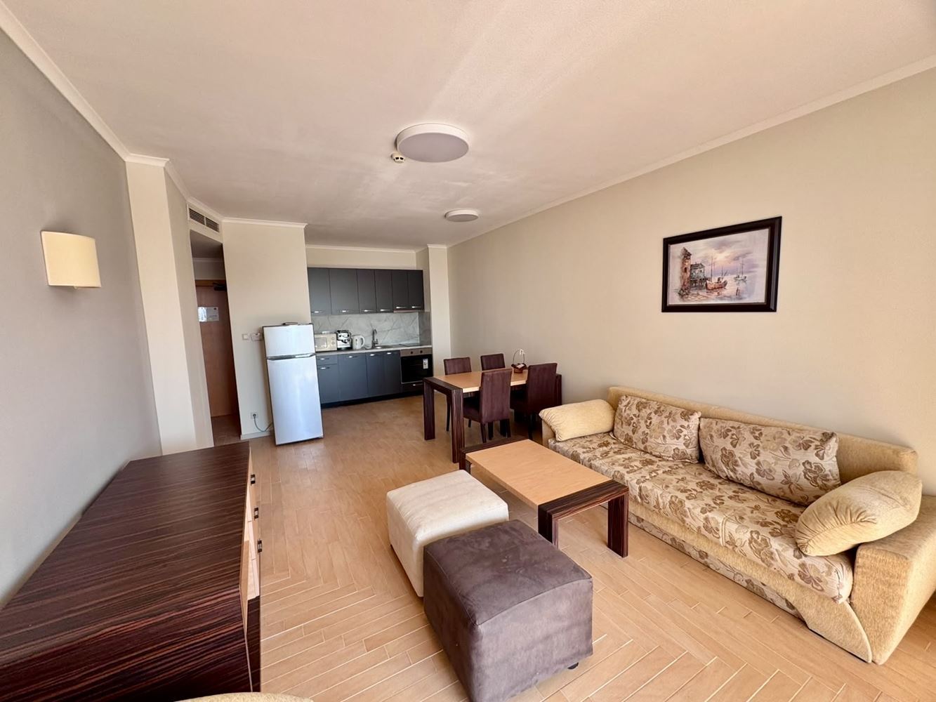 Luxusní apartmán u moře s panoramatickým výhledem v prestižním komplexu na Slunečném pobřeží