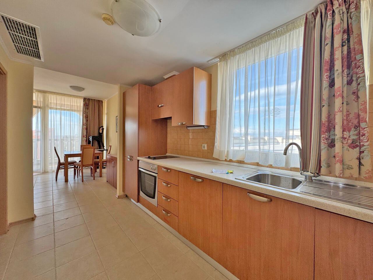 Exkluzivní apartmán s jednou ložnicí v první linii u moře v Pomorie – luxus, prestiž a investice s okamžitou návratností