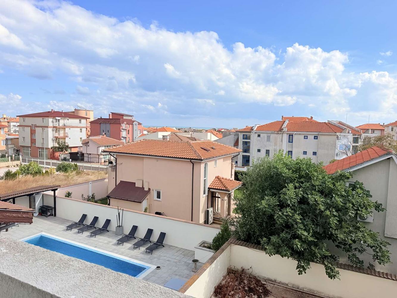Apartmán se dvěma ložnicemi v Ravdě s výhledem na moře a bez poplatku za údržbu! 