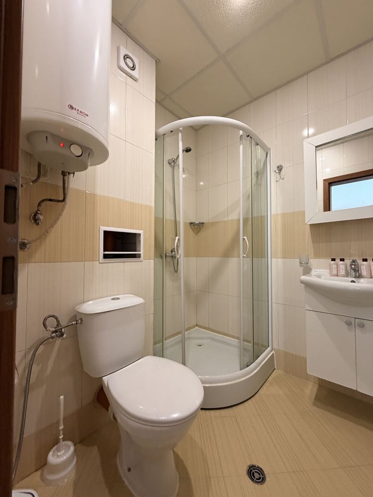 Prostorný apartmán se dvěma ložnicemi ve Slunečném pobřeží – panoramatický výhled a klidná lokalita