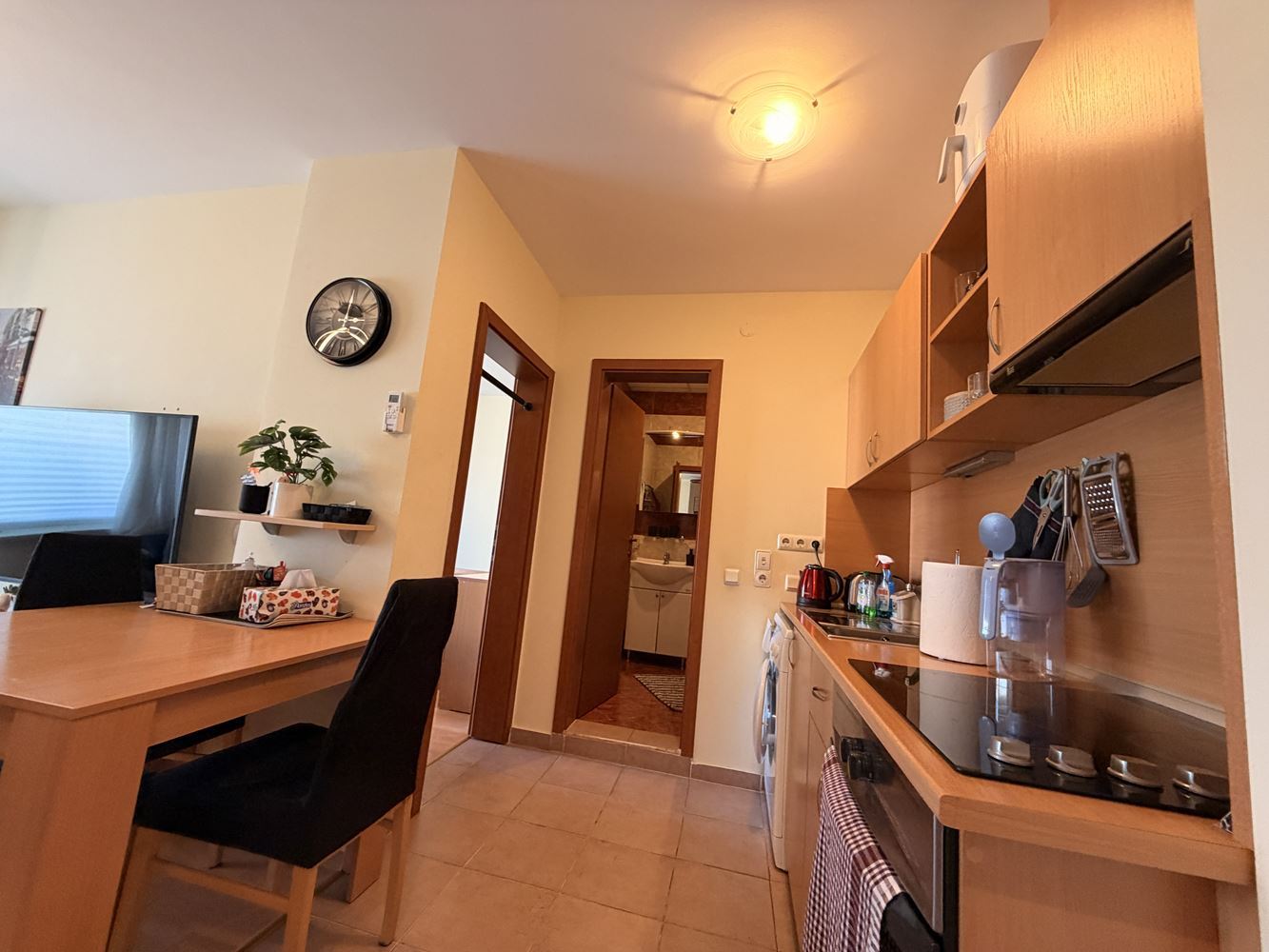 Útulný apartmán s jednou ložnicí v Slunečném pobřeží – krásný výhled na bazén a vynikající komplex pro odpočinek a investici