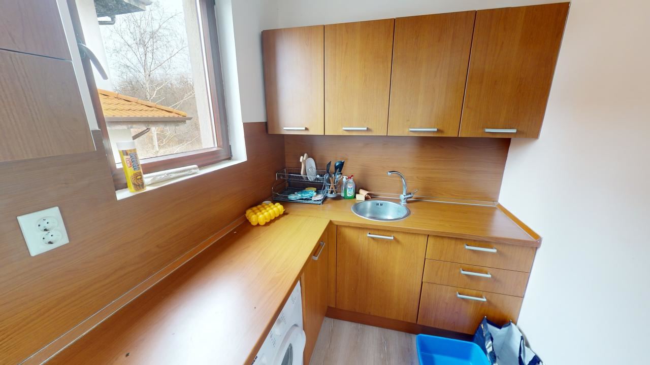 Prostorný a světlý byt se dvěma ložnicemi a výhledem na hory ve Slunečném pobřeží