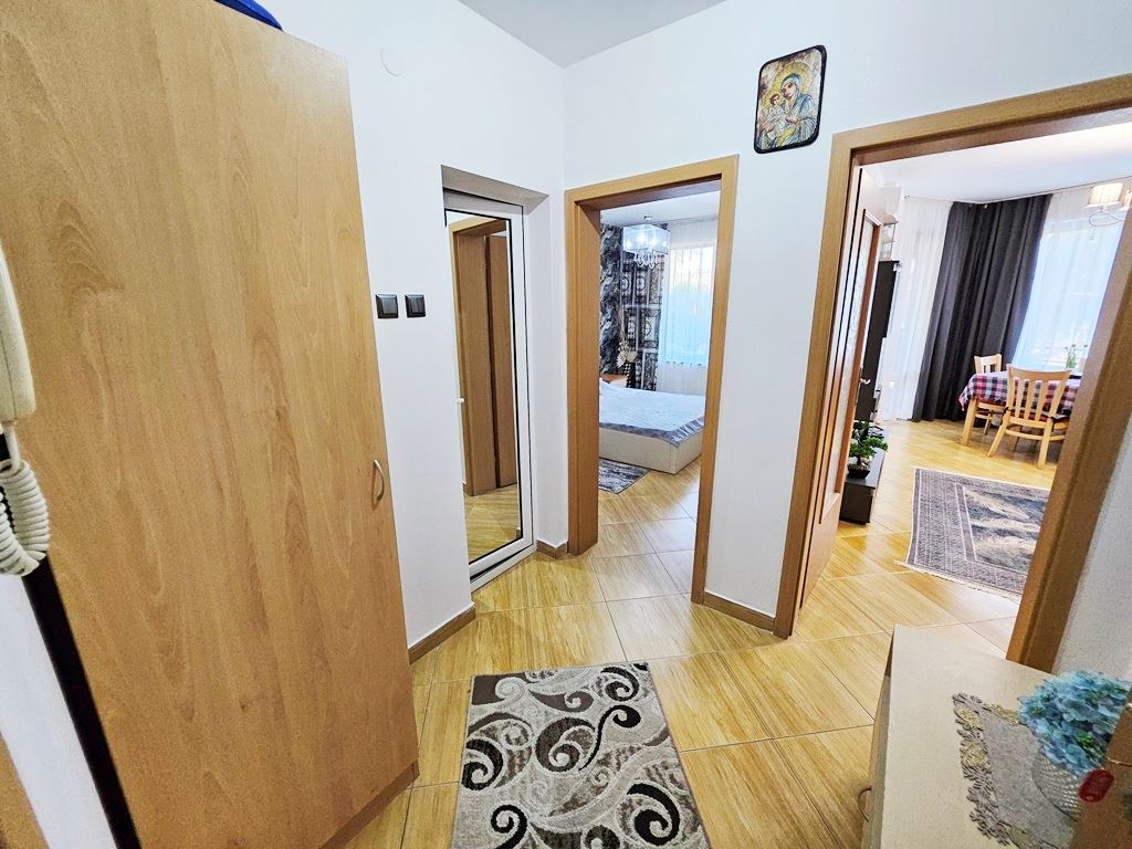 Stylový apartmán s jednou ložnicí s výhledem na bazén v letovisku Slunečné pobřeží