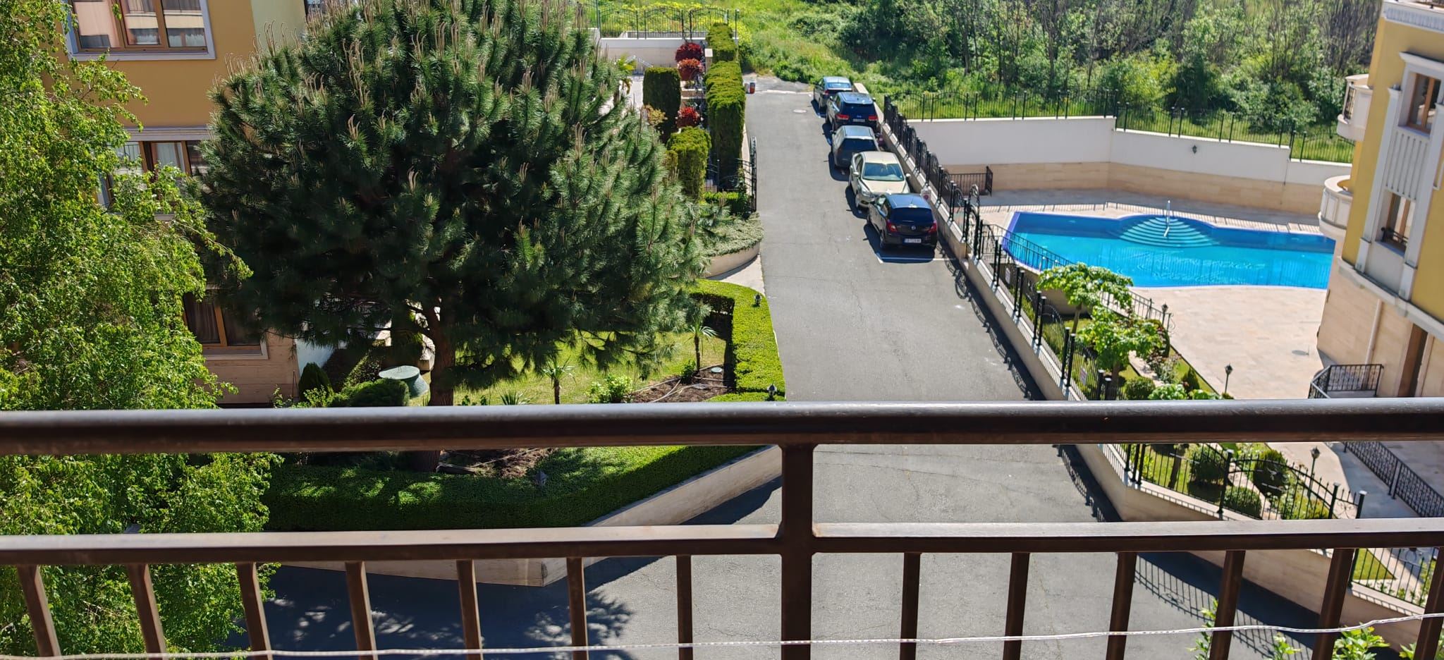 Zařízený jednopokojový byt s částečným výhledem na moře a výbornou infrastrukturou