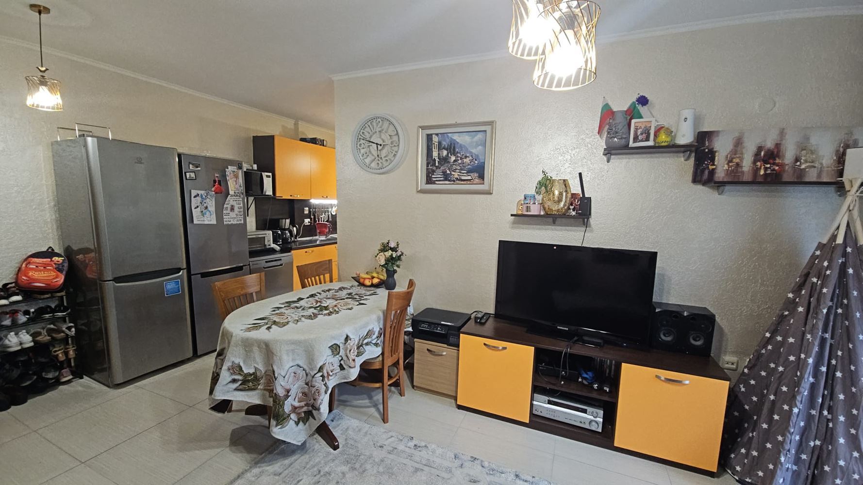 Třípokojový apartmán v uzavřeném komplexu ve Sveti Vlas – pouhých 300 m od pláže