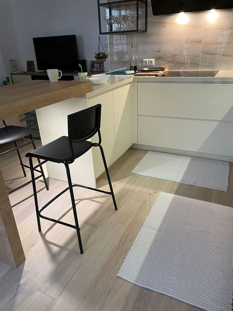 Prostorný pětipokojový apartmán s výhledem na moře v Pomorie – komfort, styl a funkčnost pro velkou rodinu