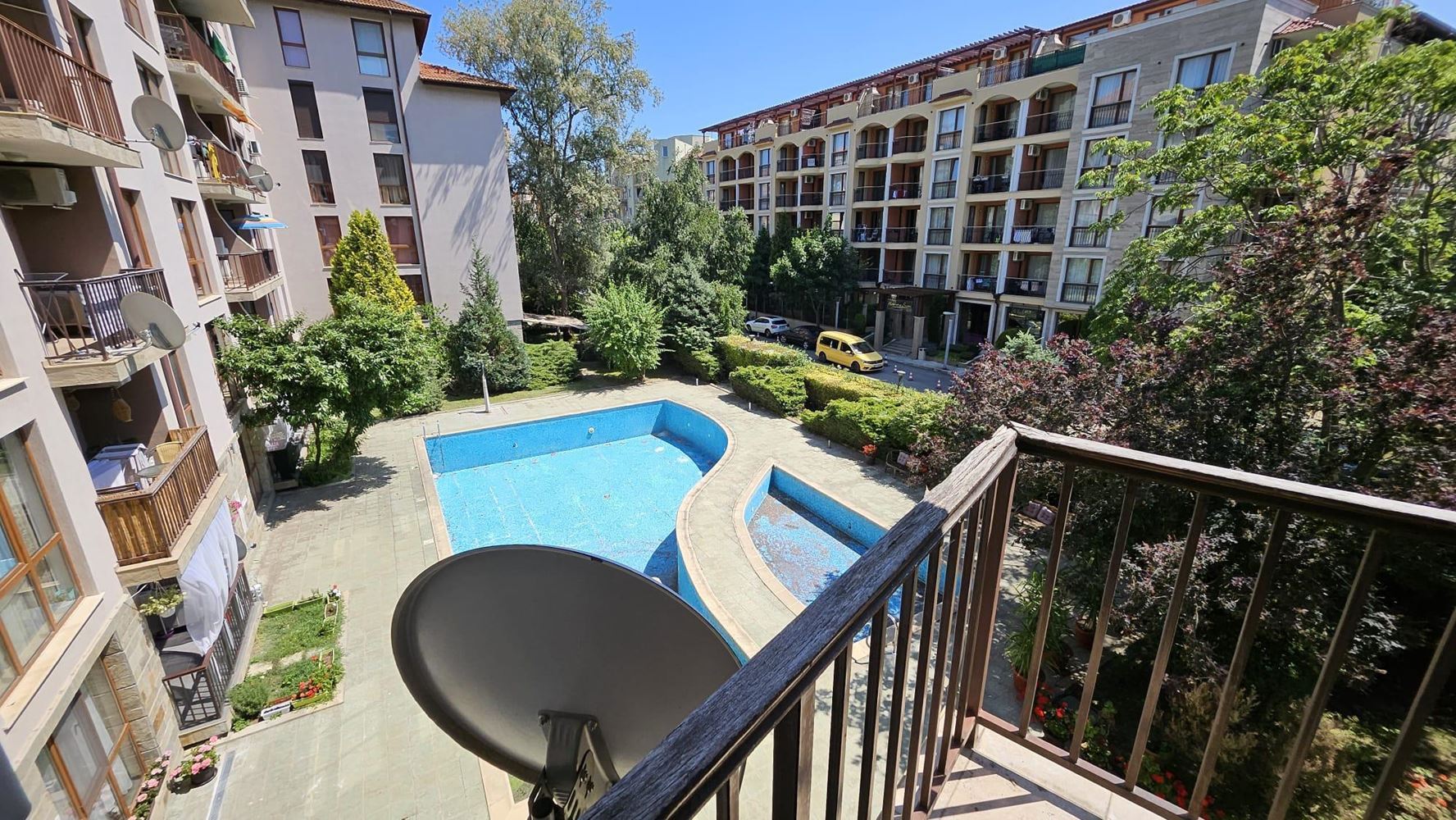 Apartmán v komplexu v Sunny Beach s bazénem, restaurací a nízkým poplatkem za údržbu