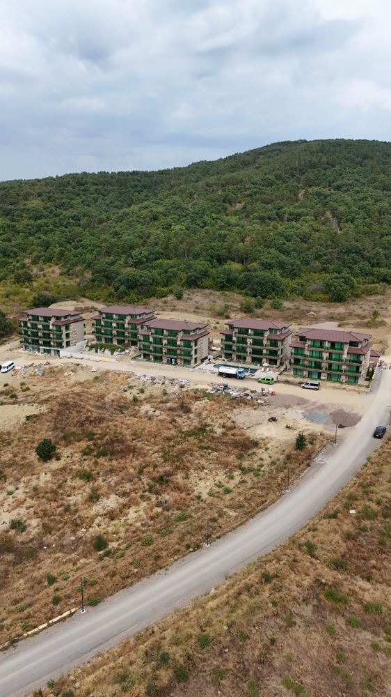 Dvoupokojový apartmán s výhledem na moře a designovou rekonstrukcí v zeleném komplexu ve Slunečném pobřeží