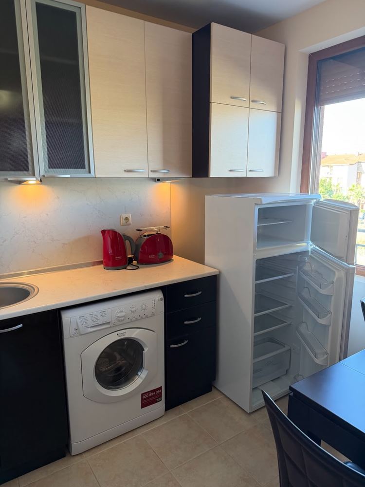 Útulný apartmán s jednou ložnicí v Ravdě v komplexu – připravený k bydlení