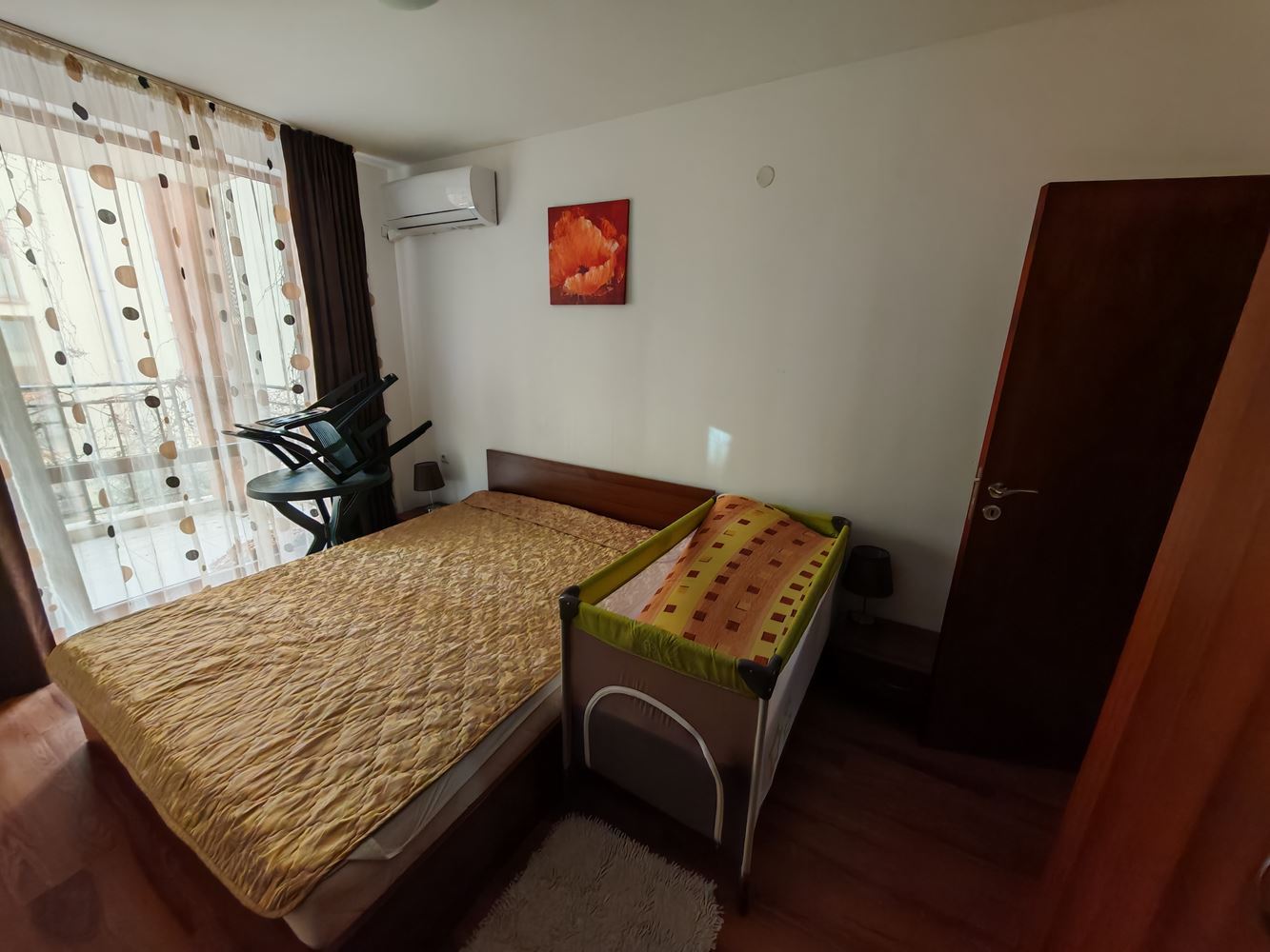 Apartmán se dvěma ložnicemi ve Sveti Vlas s vynikajícím vybavením v uzavřeném komplexu