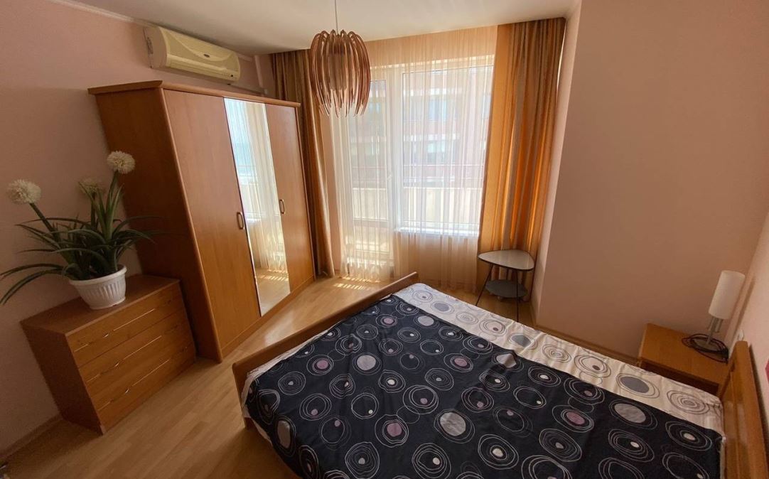 Apartmán se dvěma ložnicemi s výhledem na moře na první linii v Elenite – komfort, příroda a klid