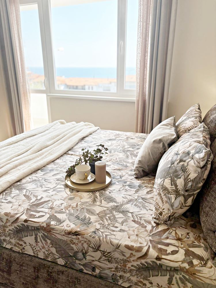 Dvě nezávislé bytové jednotky s výhledem na moře v centru Sveti Vlas – designový interiér a vlastní parkovací místo