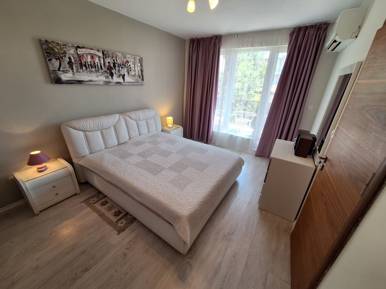 Prostorný apartmán se dvěma ložnicemi a parkovacím místem 200 metrů od moře ve Sveti Vlas