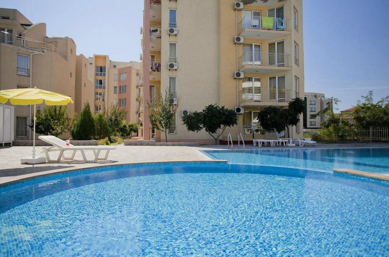Apartmán s jednou ložnicí 300 metrů od pláže na Slunečném pobřeží – kompletně zařízený a připravený k nastěhování