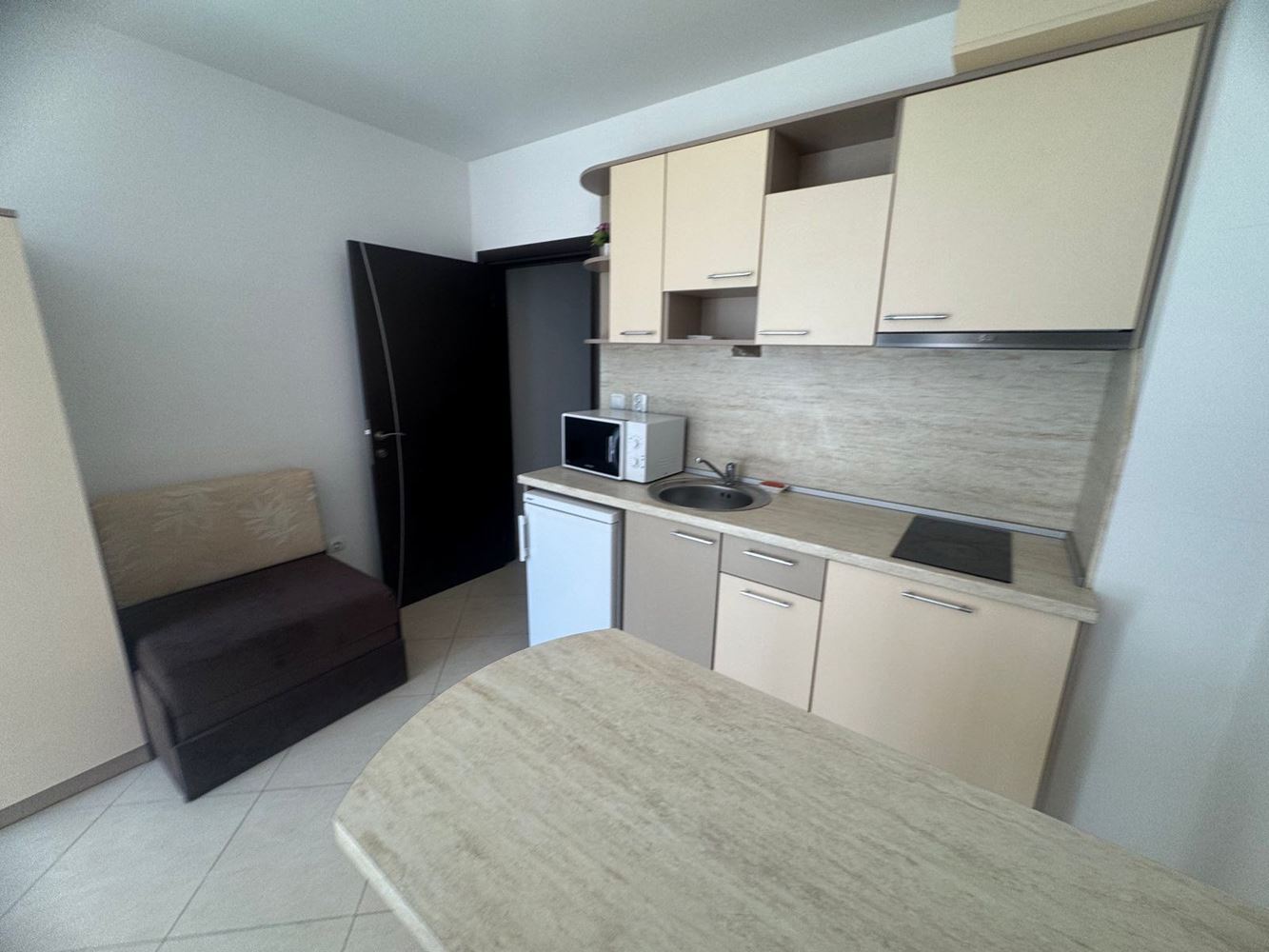 Útulné plně zařízené studio 300 m od moře v Pomorí – vynikající investice a rekreační nemovitost