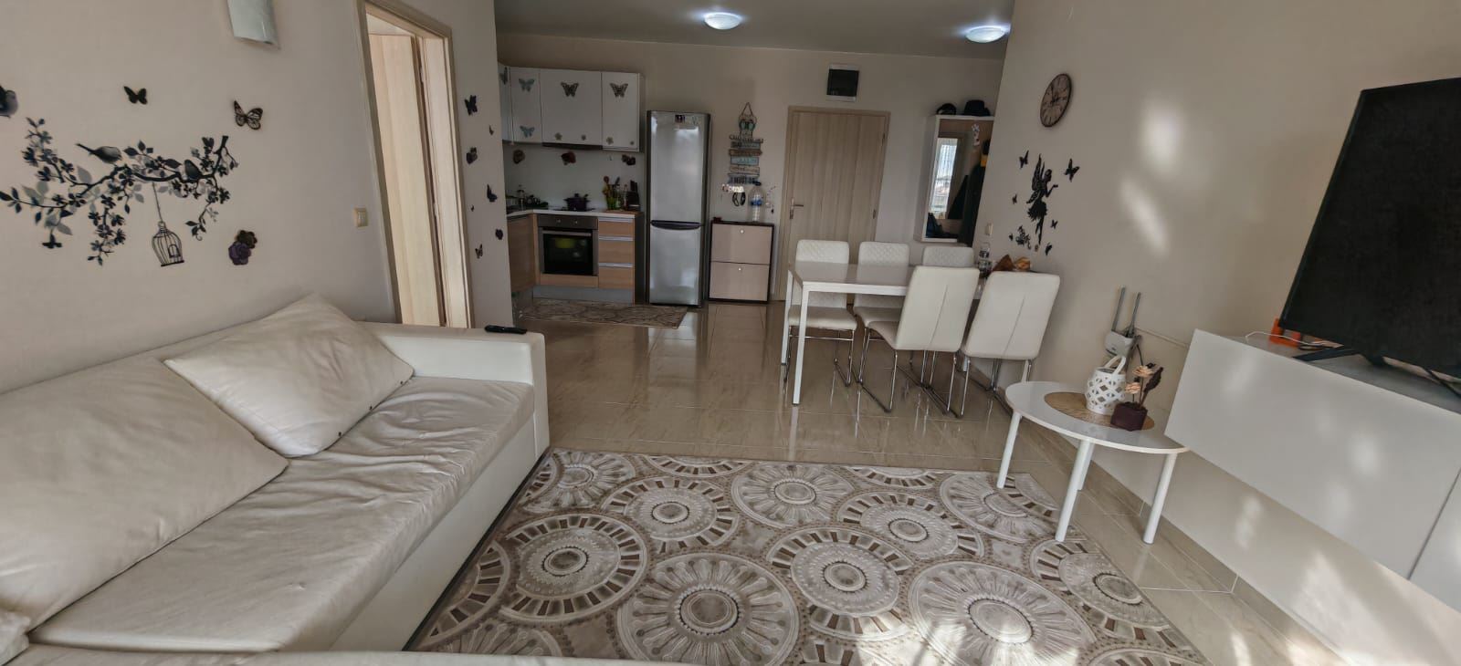 Apartmán se dvěma ložnicemi, výhledem na bazény a částečným výhledem na moře, 200 metrů od pláže ve Sveti Vlas